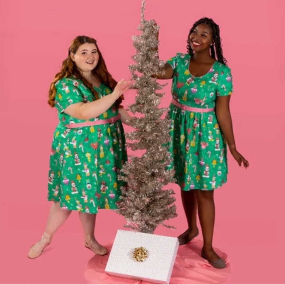 EUC Disney Stitch Shoppe by Loungefly Holiday “Laci” Dress size Large